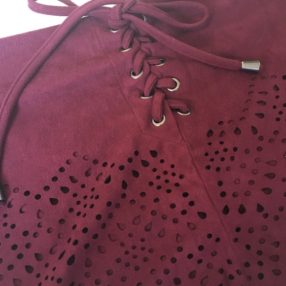 Maroon cutout shorts - Picture 3 of 3